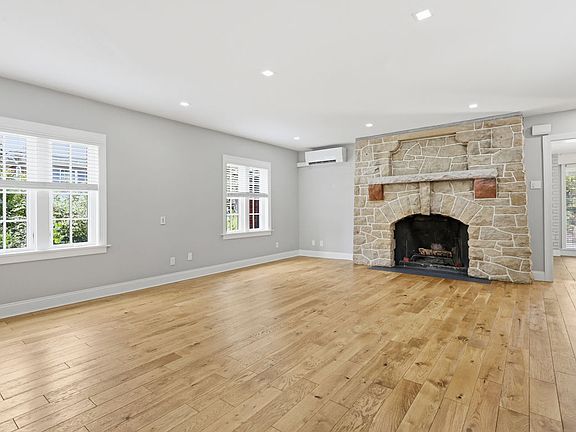 3rd image of 1512 Valmont St