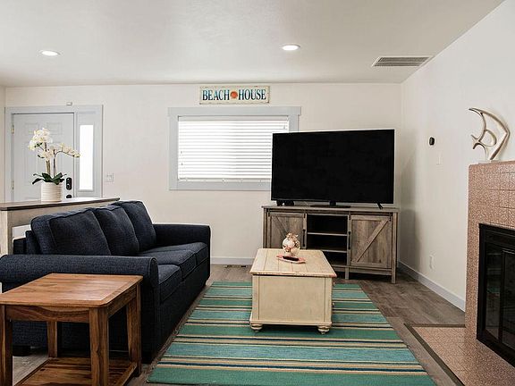 Living room, Smart TV