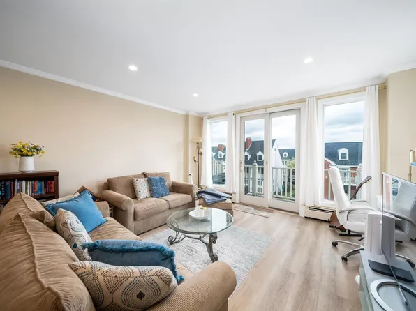 201 Shearwater Ct West image 3 of 29