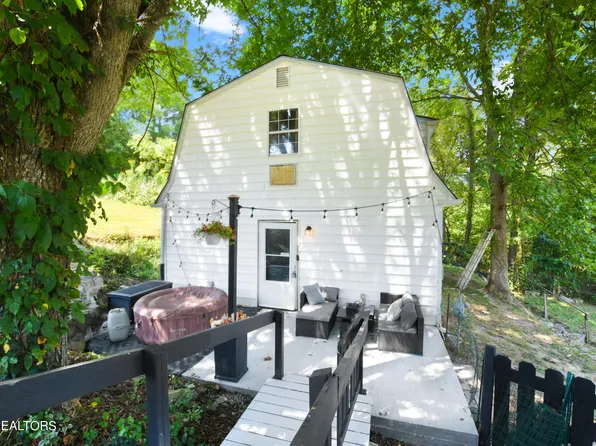 177 E Crestview Dr, La Follette, TN 37766