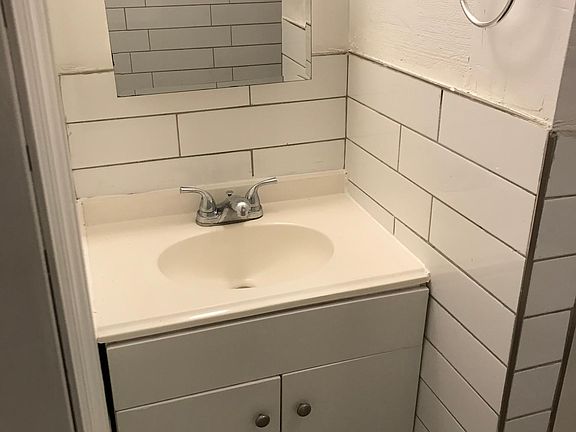 5th image of 157 Warburton Ave APT 1