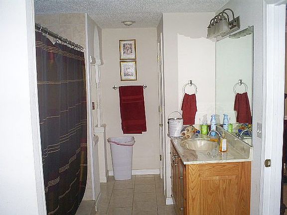 2nd image of 214 Bluffview Dr
