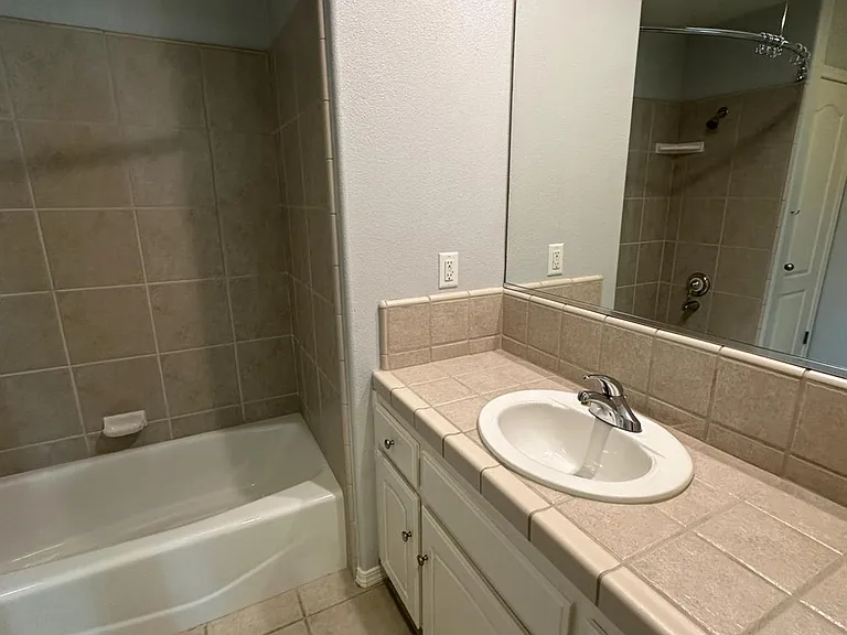 2928 Norwich Ave — Photo 15