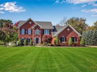 85 Stewart Ct, East Aurora, NY 14052