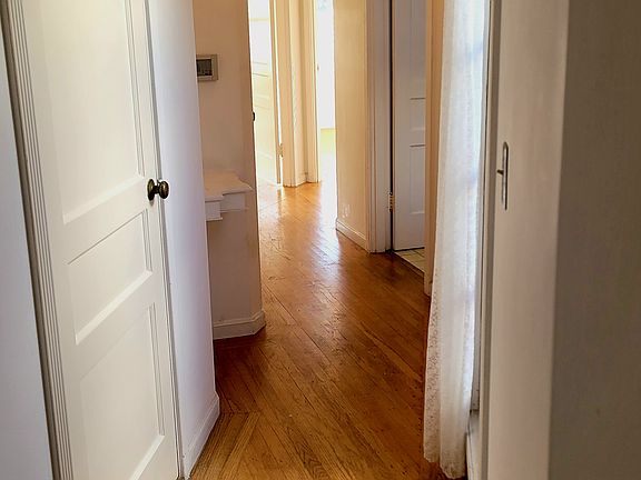 3rd image of 2835 35th Ave