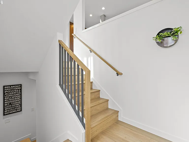 5353 SE Stark St — Photo 17