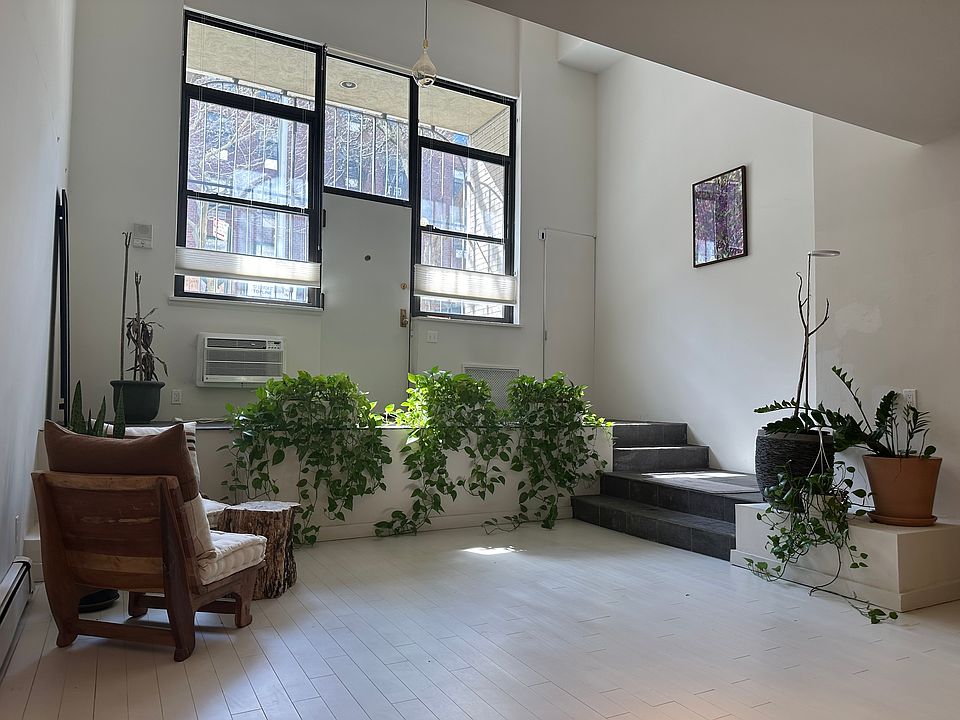 1st image of 130 Barrow St APT 105