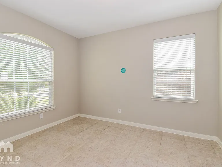 4025 Elderberry St — Photo 9