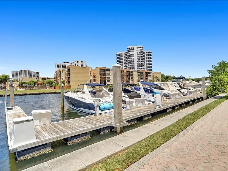 3600 Mystic Pointe Dr #1111 — Photo 19
