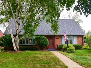 2109 N 89th St, Wauwatosa, WI 53226