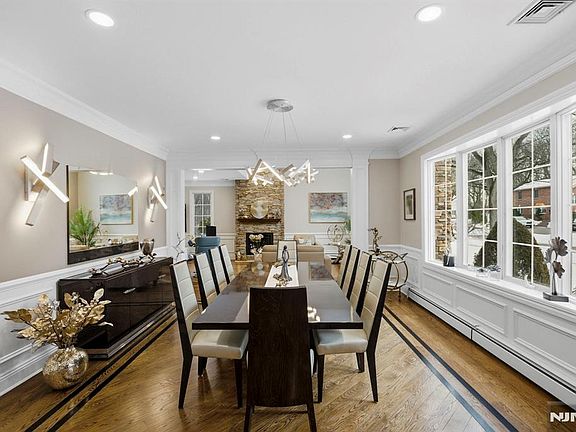 3rd image of 461 Arthur Ter