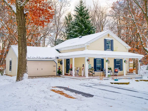 1543 Bosak Dr, Brighton, MI 48114