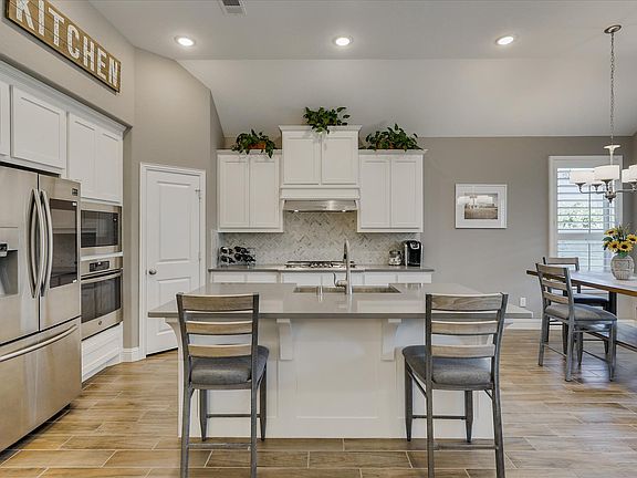 Kitchen - Wifi Enabled Samsung Fridge included
