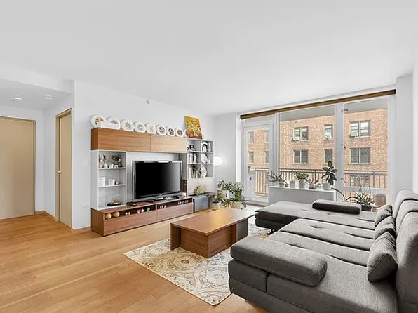 311 E 11th St #4E, New York, NY 10003