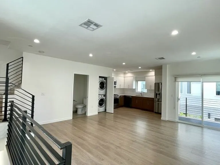 5222 Satsuma Ave — Photo 5