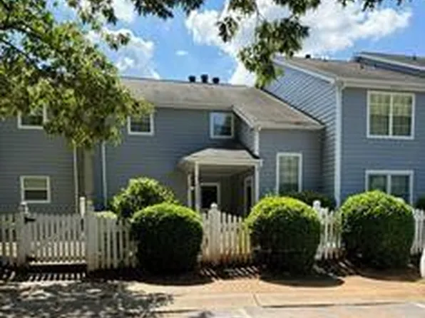 6049 Treetop Ct, Charlotte, NC 28212
