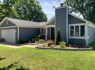 903 W Eads St, Urbana, IL