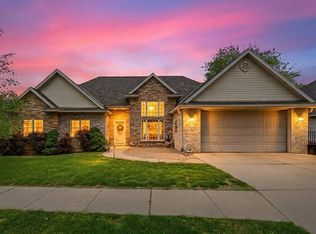 1518 Skyline Dr, Council Bluffs, IA 51503