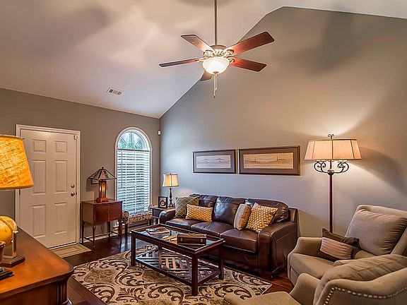 3rd image of 202 Chadwyck Ct