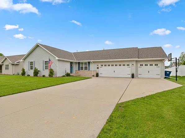 2135 Garden Grove Ln, Green Bay, WI 54311