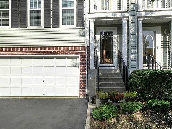 2nd image of 48 Chelsea Dr