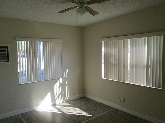 4th image of 115 NE 4th St APT 7