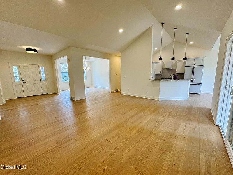 4th image of 105 Maxwell Road