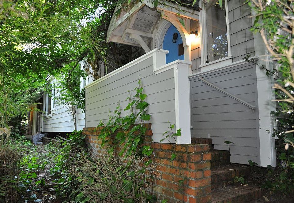 1st image of 40 Entrata Ave