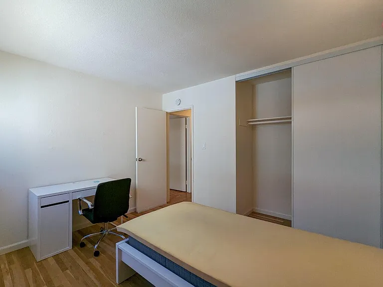 Vanguard Apartments — Photo 36
