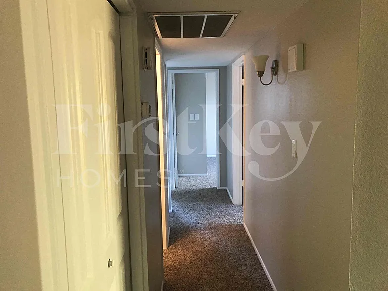 4809 W Laurel Ln — Photo 6