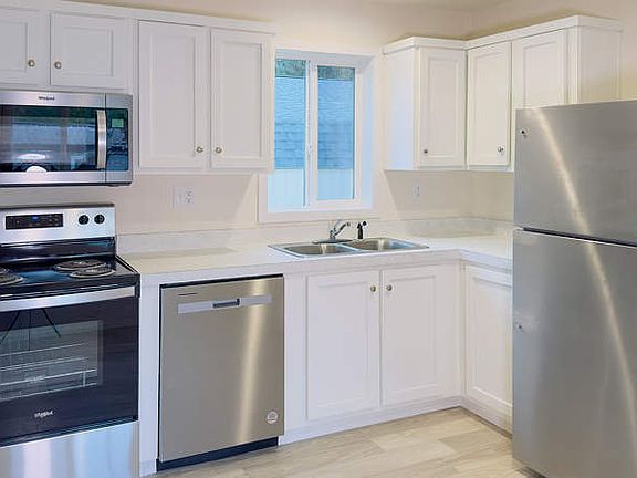 5th image of 10 Kamloop Ln #68
