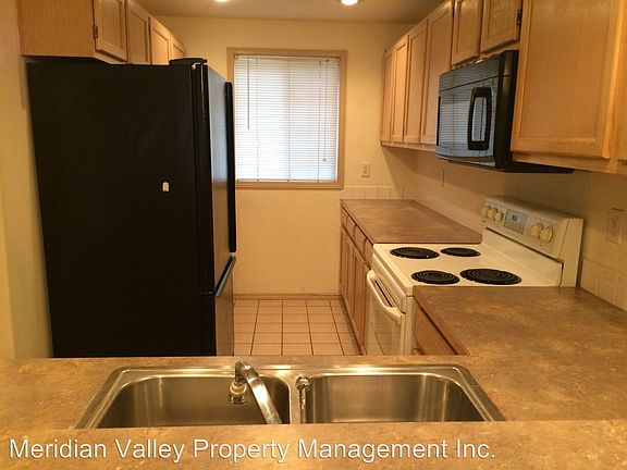 2nd image of 931 4th Ave N Unit 101