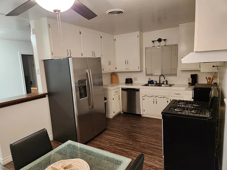 301 Sanford Dr — Photo 5