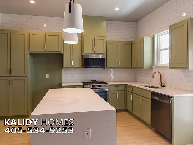 905 S Howard Ave — Photo 5