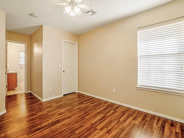 324 Belmont Dr — Photo 7