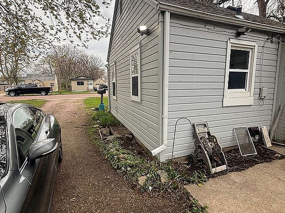 3rd image of 220 S Lincoln Ave