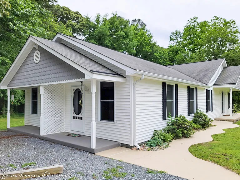 823 Cove Point Rd — Photo 1
