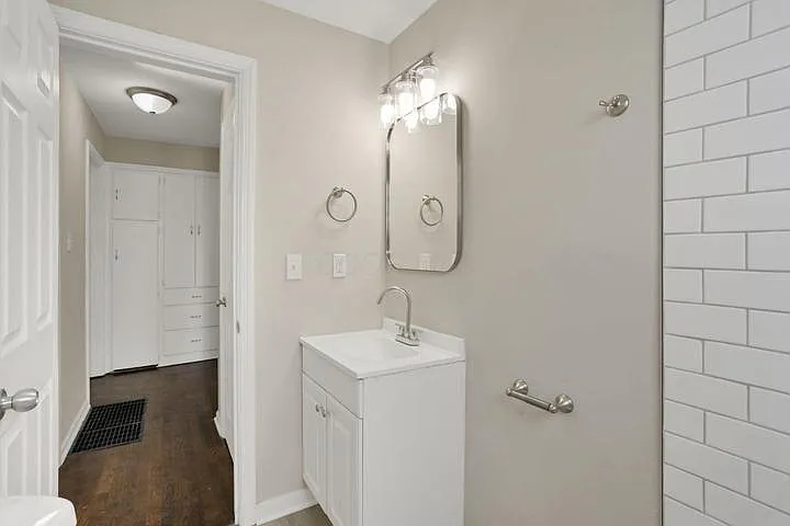 1 bed, 1.0 bath, 600 sqft, $900 — Photo 11