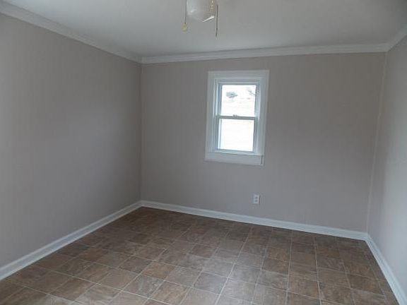 5th image of 408 Crockett St