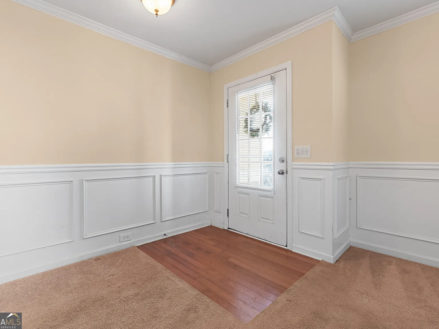 4 bed, 2.5 bath, 2427 sqft, $2,300 — Photo 3