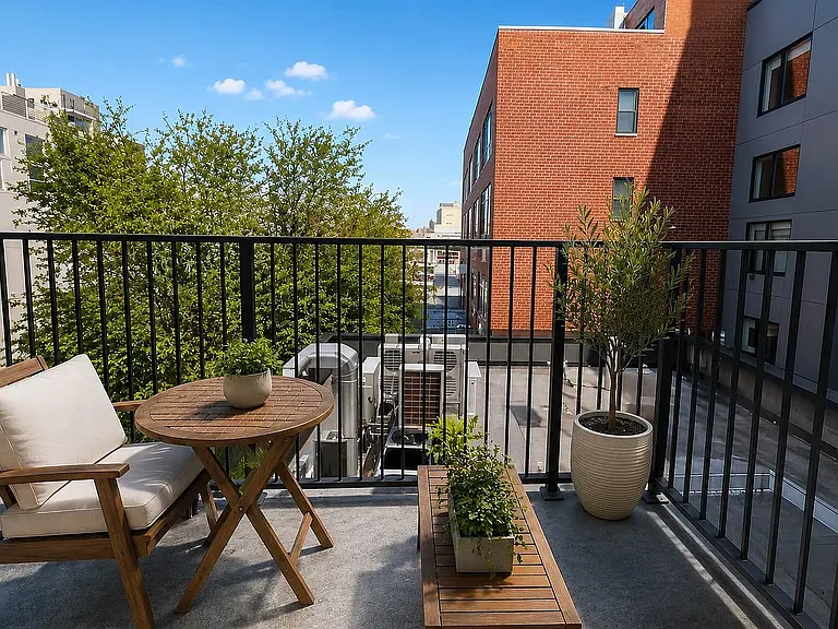 152 Manhattan Ave #4G — Photo 4