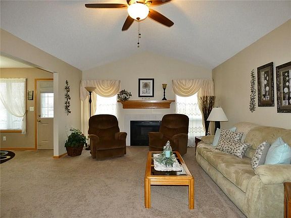 3rd image of 800 Marshall Ct N