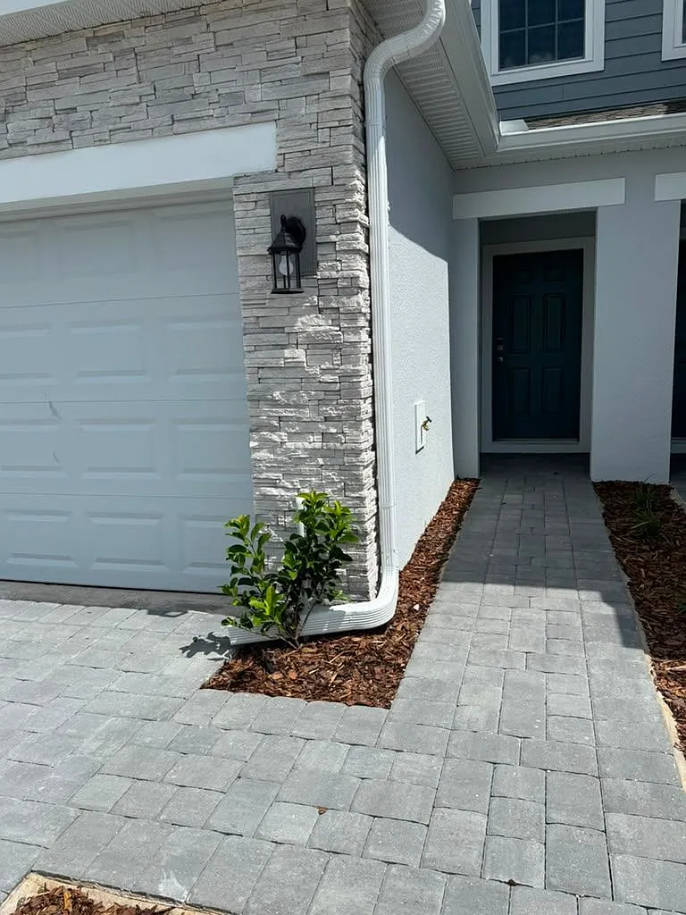 4 bed, 2.5 bath, 1876 sqft, $2,600 — Photo 3
