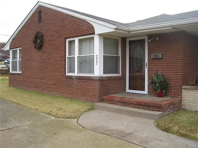 201 Ladd St photo 1