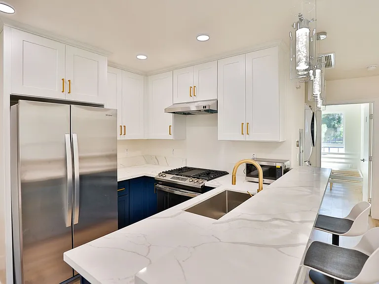 1118 W 37th Dr — Photo 32