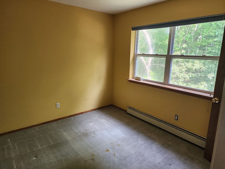 1st image of 4-4 Elia Dr