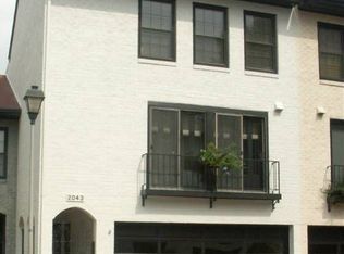 2043 N Abingdon St, Arlington, VA 22207
