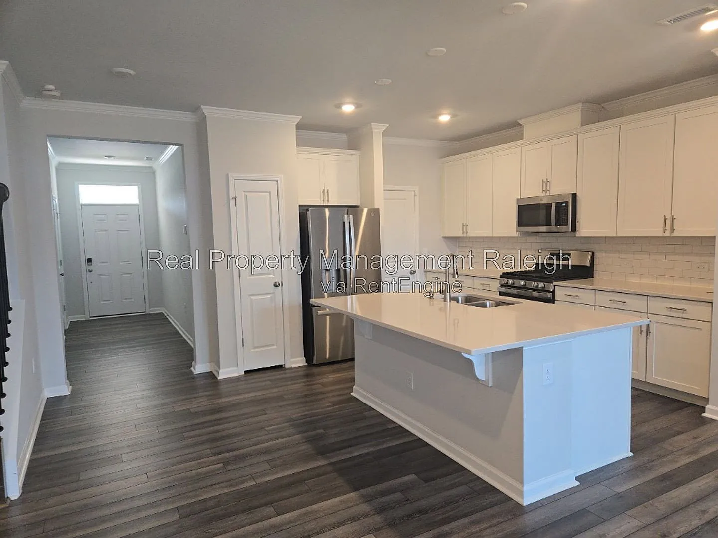 3 bed, 2.5 bath, 1800 sqft, $2,100 — Photo 2
