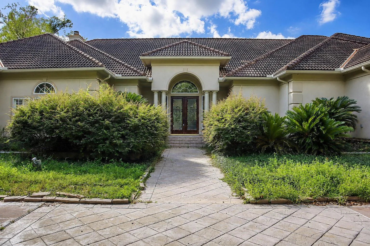 7 bed, 6.5 bath, 5760 sqft, $5,350 — Photo 1
