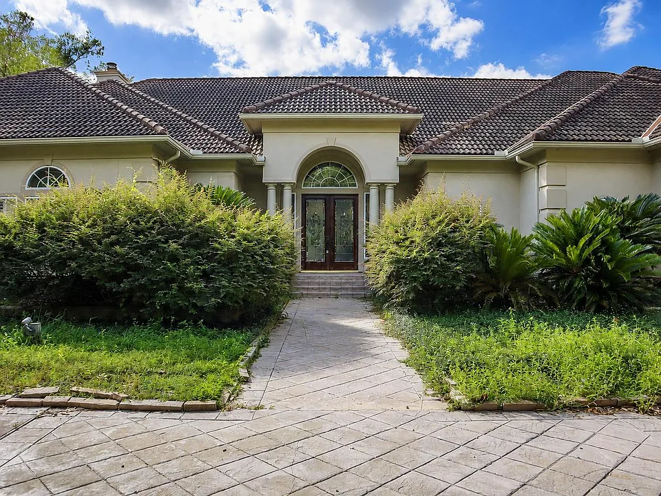 43 Wincrest Falls Dr
